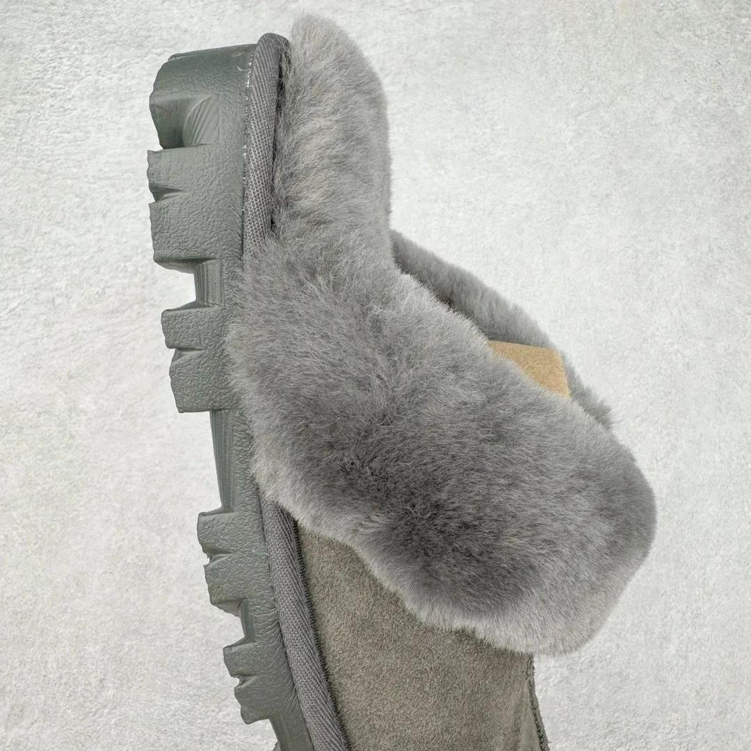 Pick up locally 💰 400 UGG slippers 5125 Star drag autumn and winter sheep fur integrated snow boots. All shoes are made from the same factory as ZP. Longfeng A-grade Australian imported sheep fur integrated brand OEM production line fully follows the ZP process flow. OEM original pattern maker adheres to the principle of no original shoes and no development selection. Pay attention to every detail. The most authentic version on the market TREADLITE "Light Wing" technology outsole Lightweight/durable/flexible/pile size: 35 36 37 38 39 40 Coding: by2936040